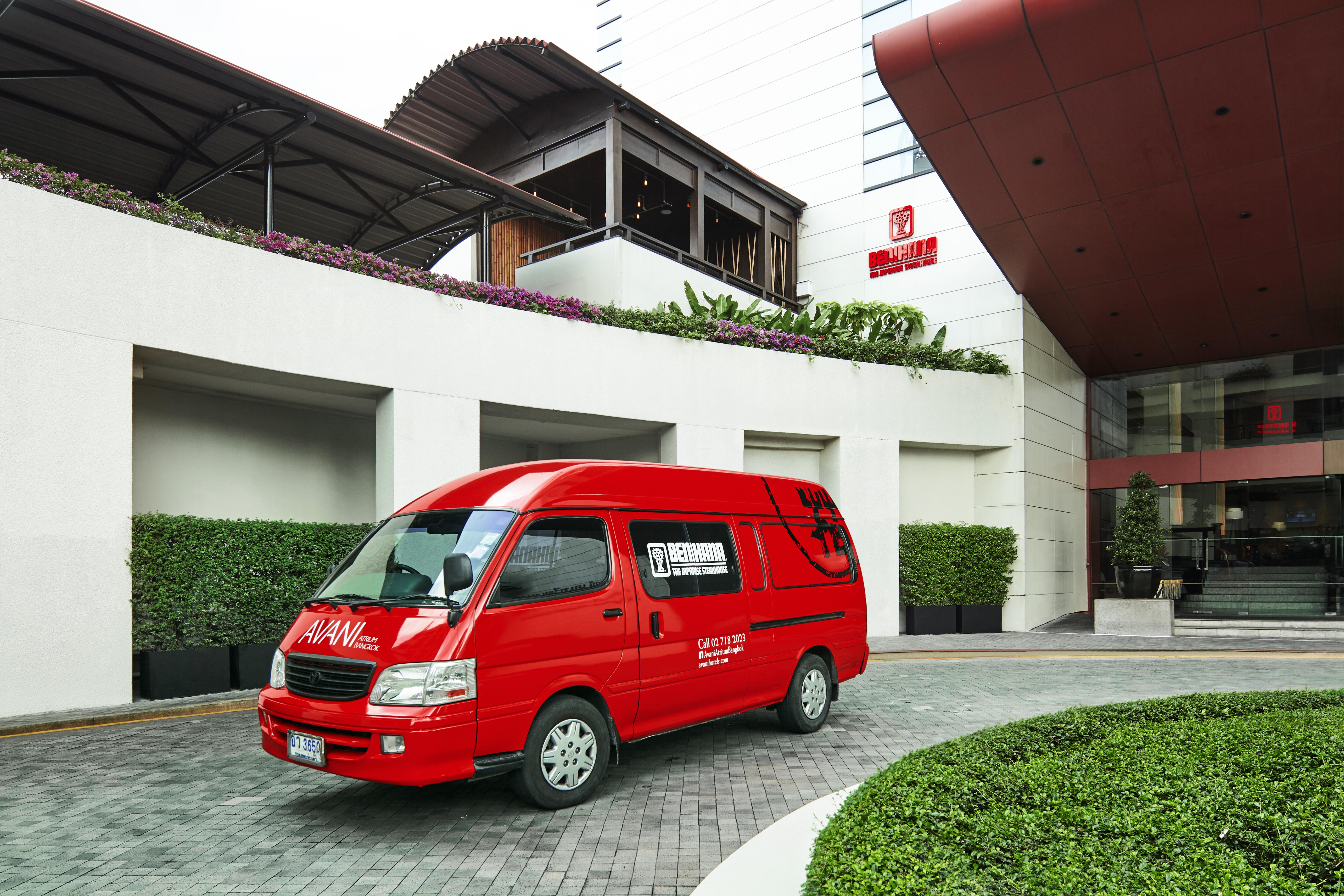 Grand Mercure Bangkok Atrium מראה חיצוני תמונה A van of the hotel