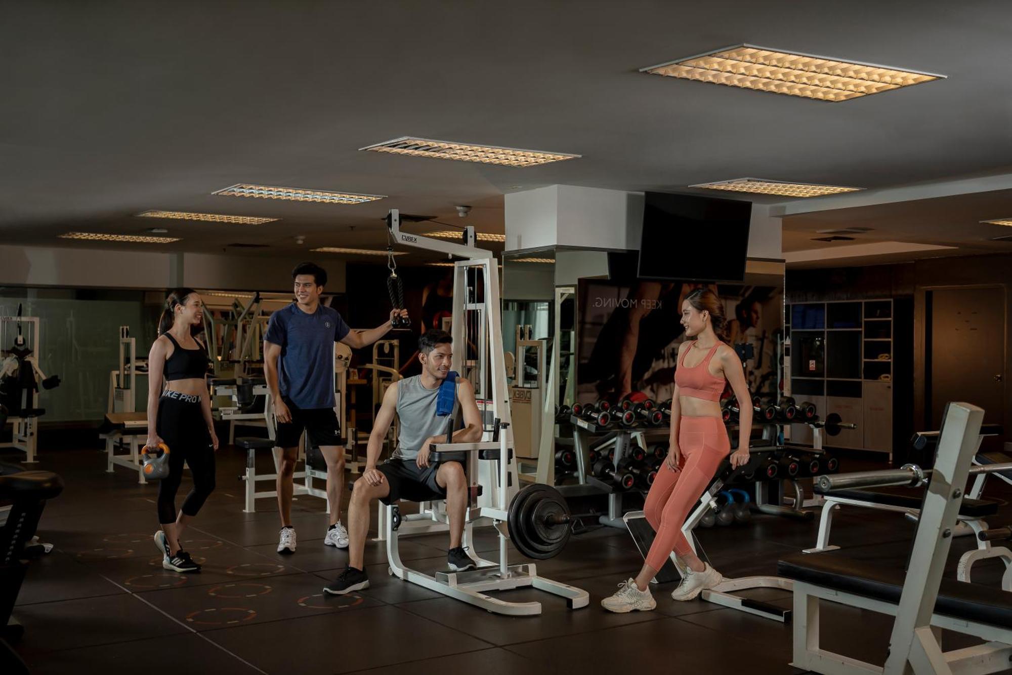 Grand Mercure Bangkok Atrium מראה חיצוני תמונה The gym at the hotel