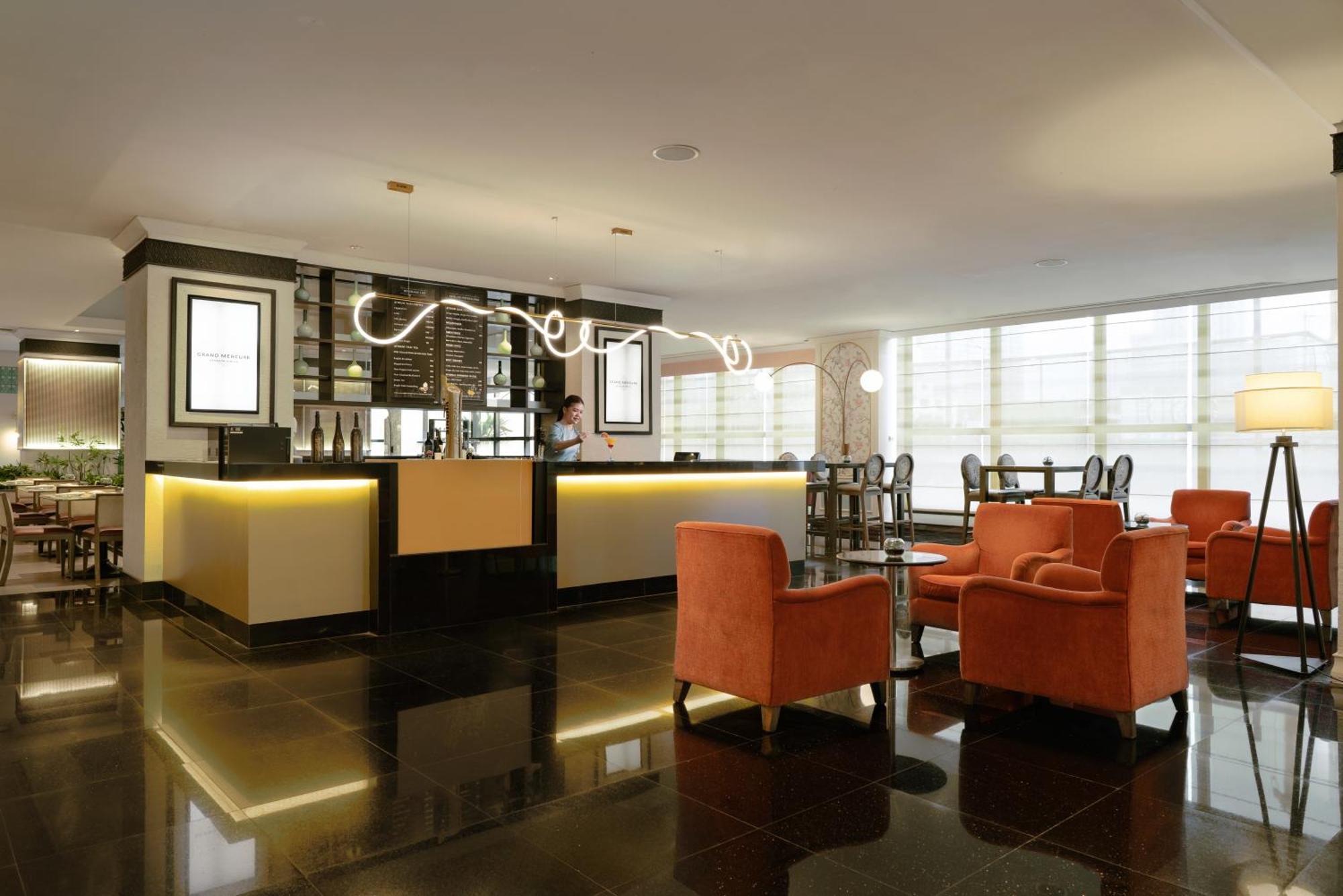 Grand Mercure Bangkok Atrium מראה חיצוני תמונה The lounge at the airport