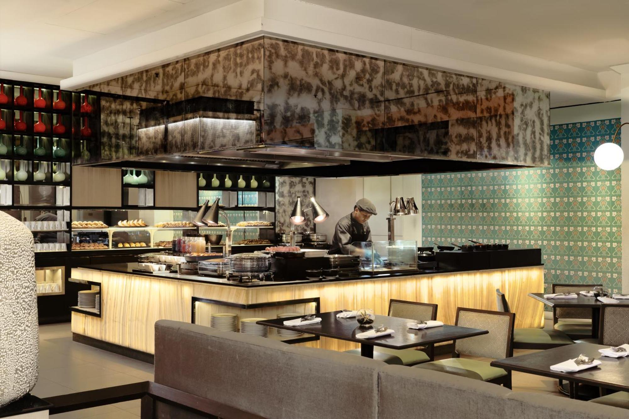 Grand Mercure Bangkok Atrium מראה חיצוני תמונה The restaurant's interior