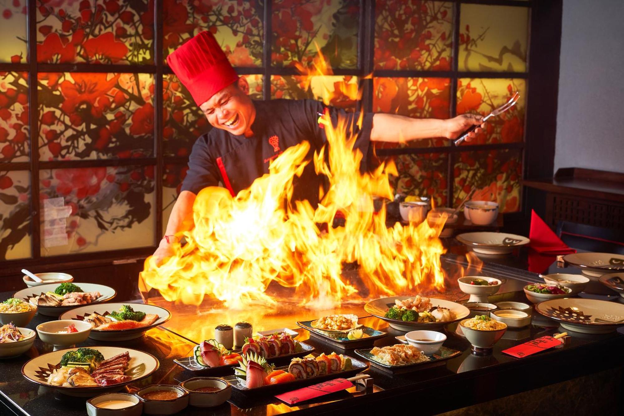Grand Mercure Bangkok Atrium מראה חיצוני תמונה Teppanyaki cooking