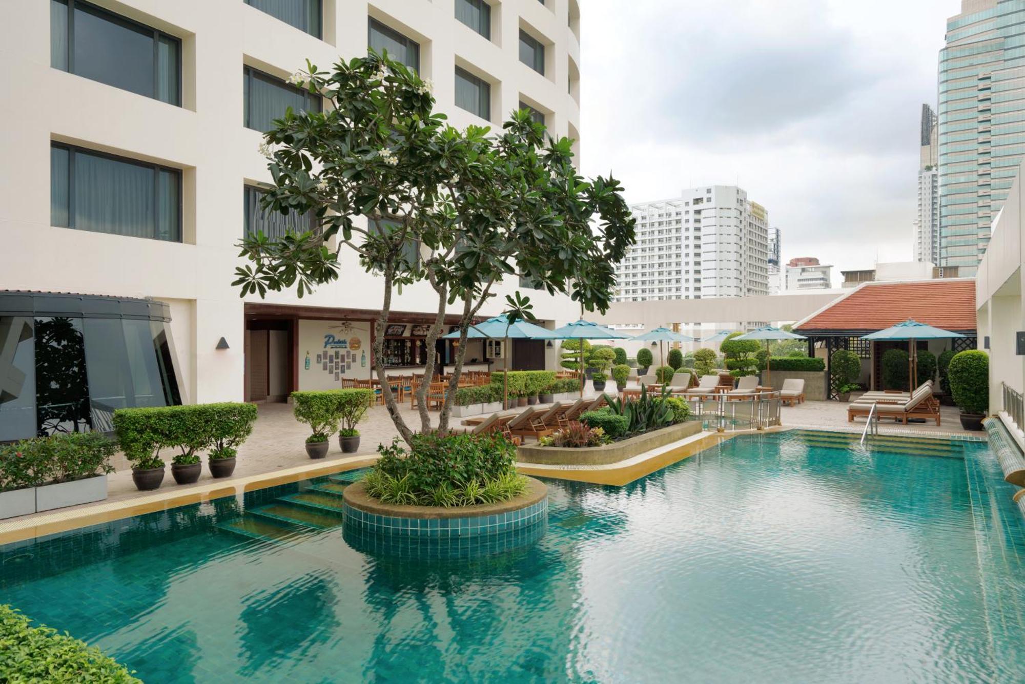 Grand Mercure Bangkok Atrium מראה חיצוני תמונה The pool at the hotel