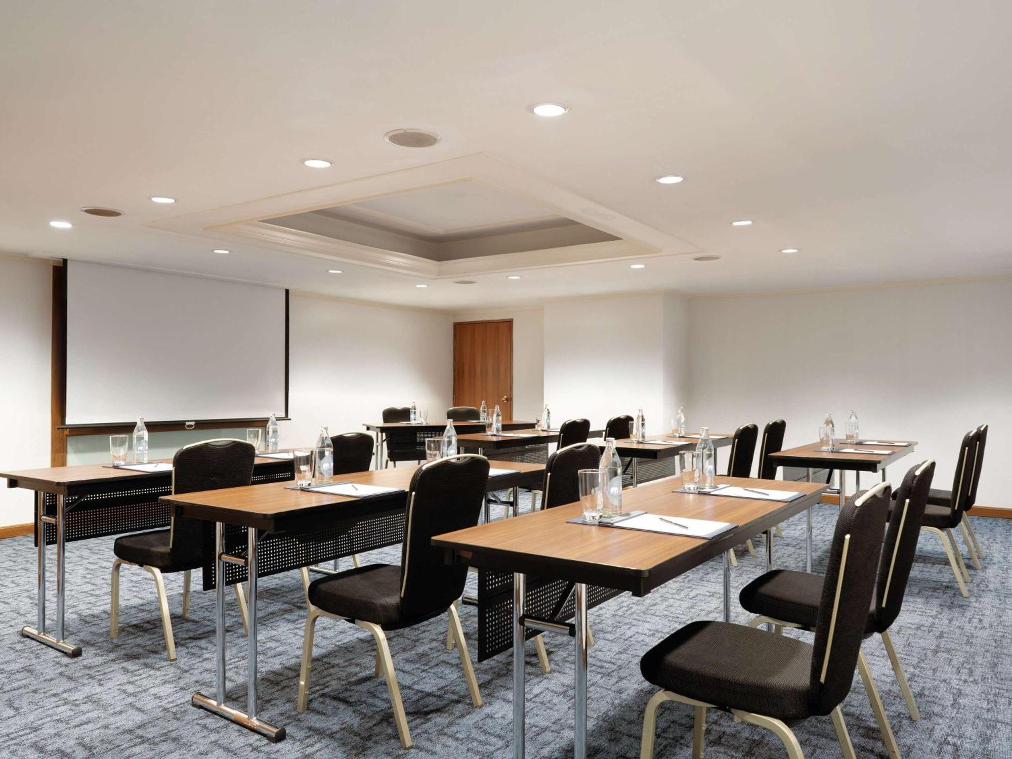 Grand Mercure Bangkok Atrium מראה חיצוני תמונה Meeting room