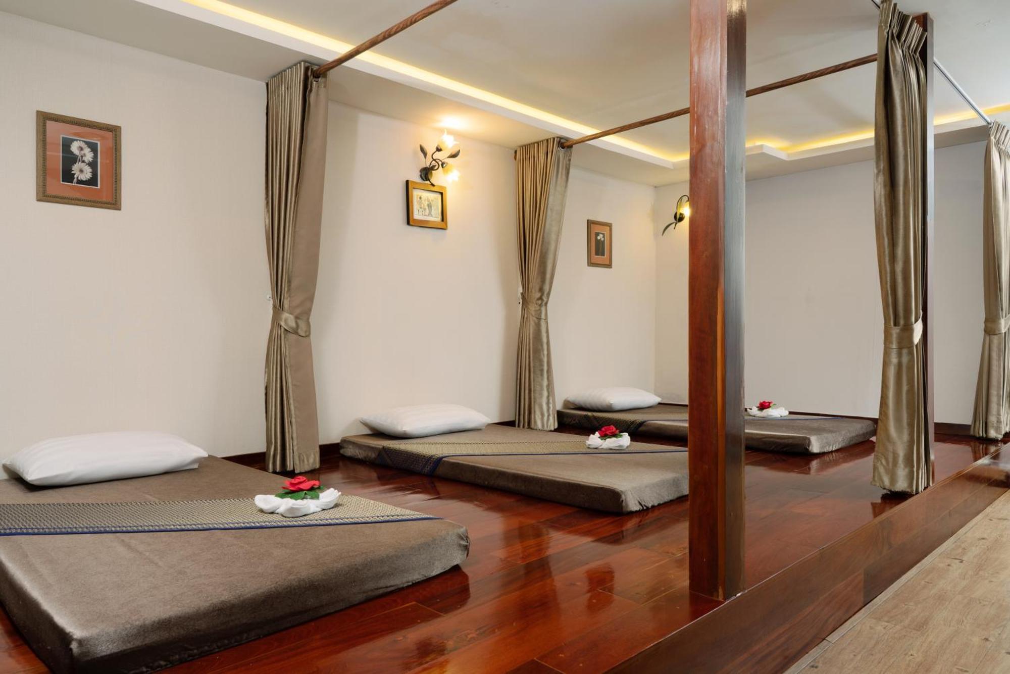 Grand Mercure Bangkok Atrium מראה חיצוני תמונה Thai massage room